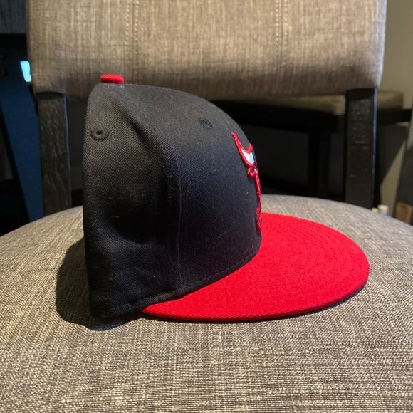 Chicago Bulls Black and Red Snap back 2015 New w/OG tag sticker. - Picture 4 of 8